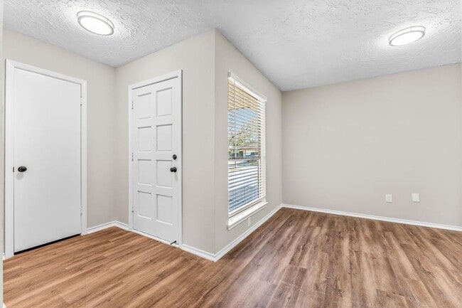 Building Photo - 3318 Hartfield Ln