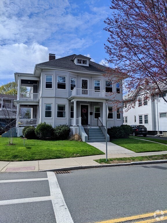 Building Photo - 151 Maplewood St