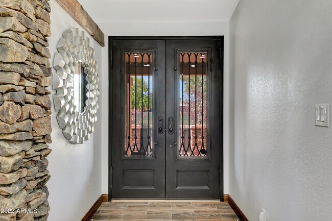 Foto del edificio - 8013 E Sharon Dr