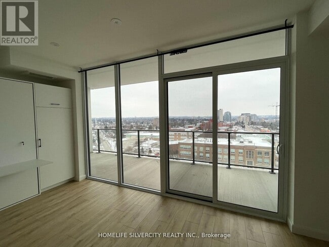 Photo du bâtiment - 741-1741 King St W