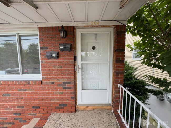 Foto del edificio - 304 Woodcliff Ave