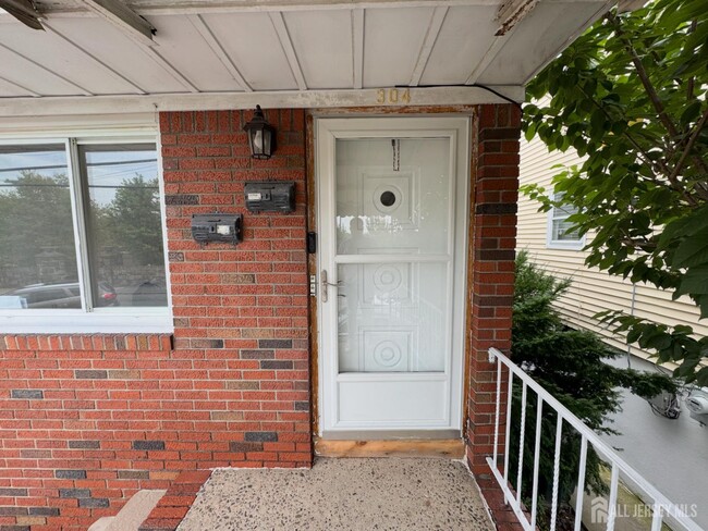 Building Photo - 304 Woodcliff Ave