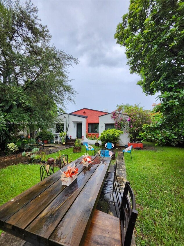 Primary Photo - 402 SW 33rd Ave