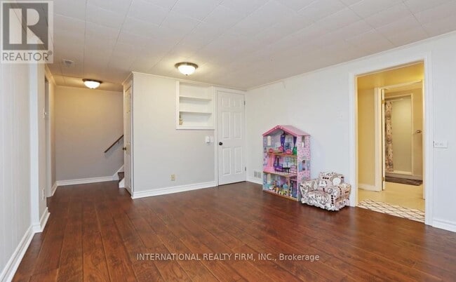 Building Photo - 76 Rockport Crescent
