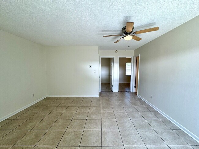Foto del edificio - Updated 2-Bedroom 1-Bathroom with Water & Sewer Included