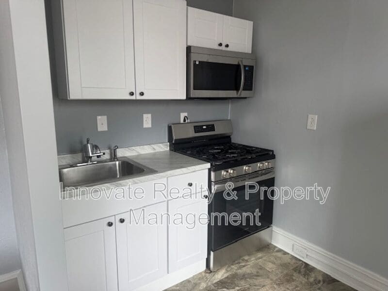 Photo - 1830 Lansing St