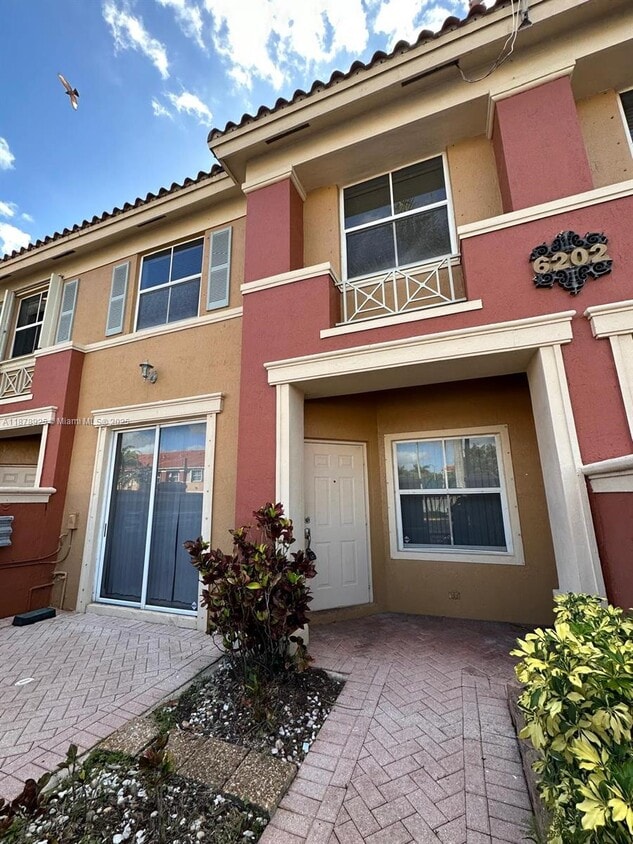 Foto principal - 6202 NW 115th Pl