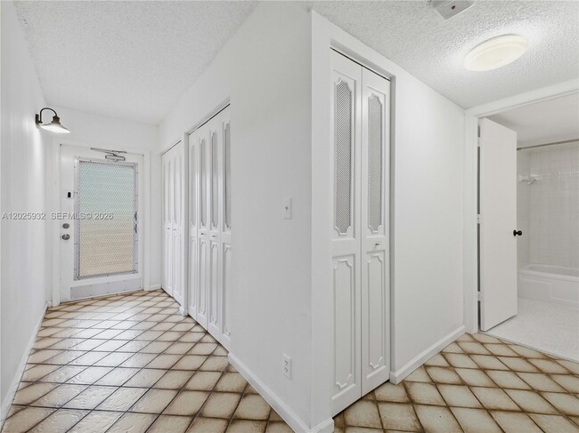 Building Photo - 14623 Bonaire Blvd