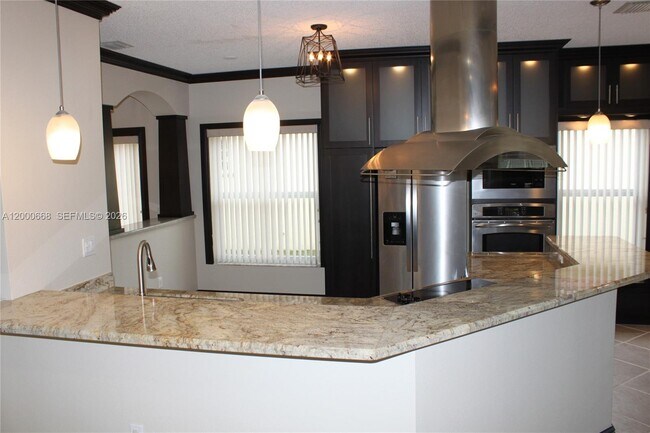 Foto del edificio - 1325 NW 192nd Terrace