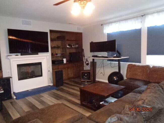 Foto del edificio - Spacious 4 Bedroom with RV Access in Rosamond