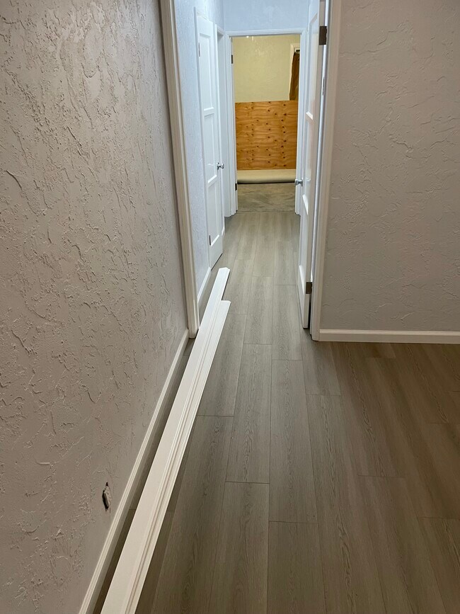 Pasillo - 14642 Kittridge St