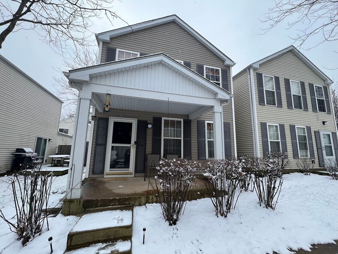 Primary Photo - 807 Symphony Dr