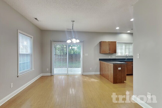 Foto del edificio - 13706 Traherne Ct
