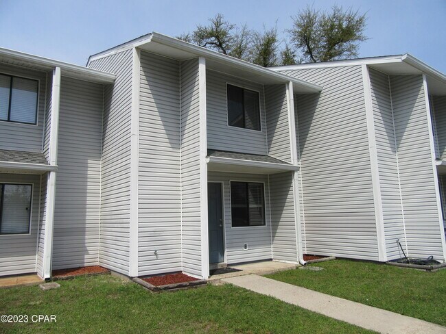 Building Photo - 824 West St