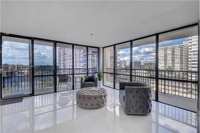 Foto del edificio - 2049 S Ocean Dr