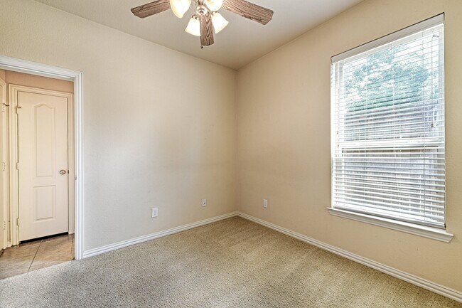 Building Photo - 2326 Stutz Dr