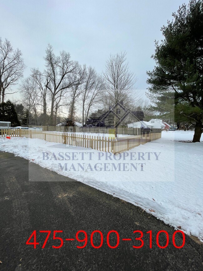 Building Photo - 564 Pool Rd