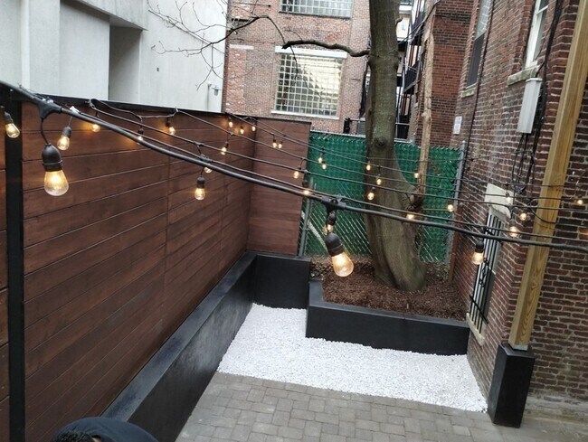 Building Photo - 883 Harrison Ave