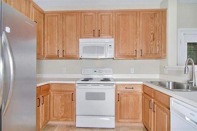 Building Photo - 8409 Island Ct
