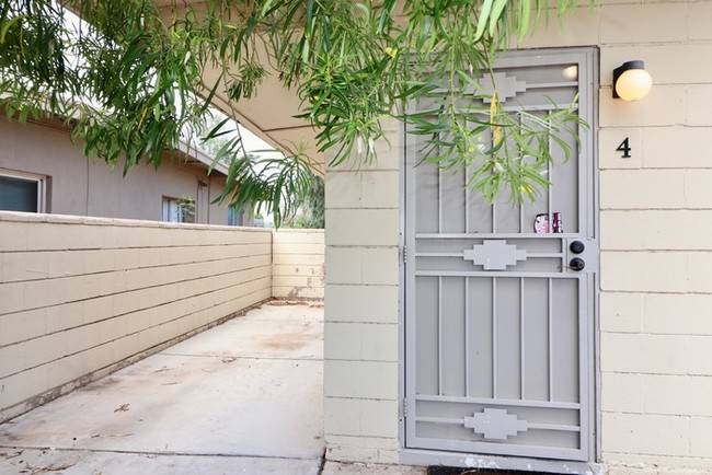 Building Photo - 111 s hardy drive # 4, tempe az