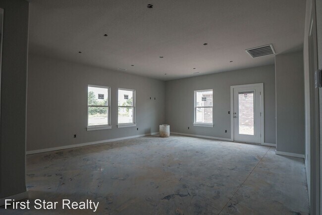 Foto del edificio - 4 br, 3.5 bath House - 632 N Salem Rd