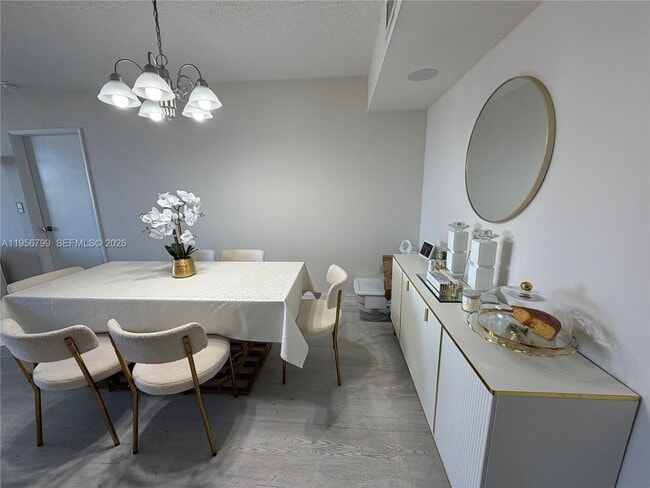 Foto del edificio - 3300 NE 192 St