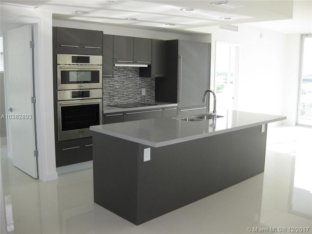 Foto principal - 7751 NW 107th Ave