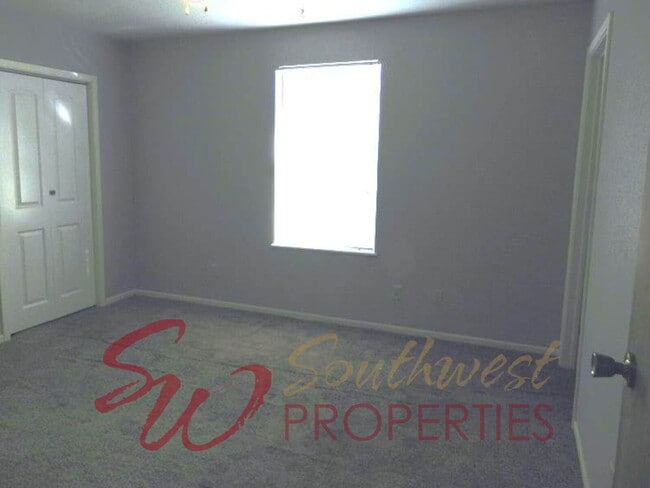 Building Photo - Charming 2 Bed / 2 Bath Home in Quiet Neighborhood + Bonus Room & Fenced Yard!