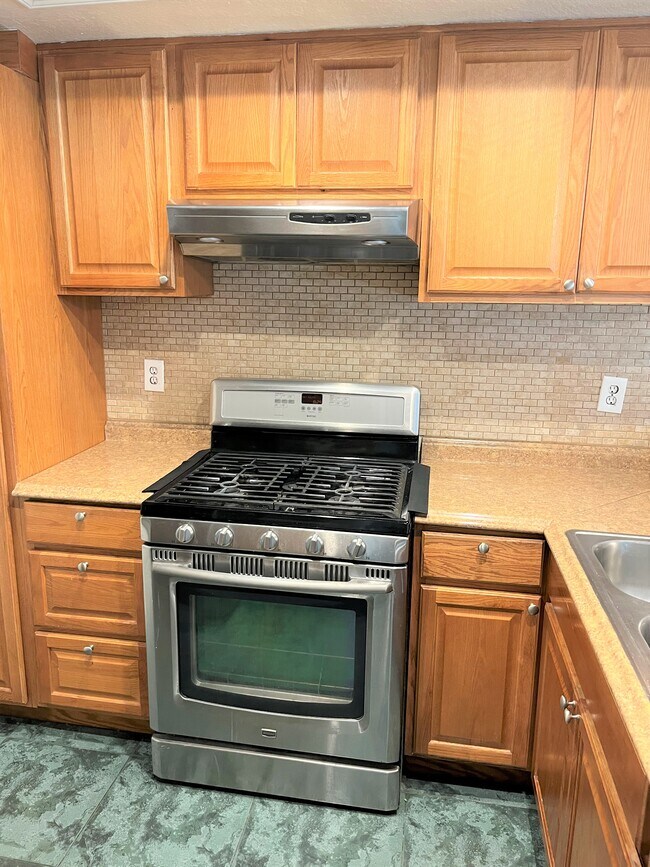 Foto del edificio - 555 S Azusa Ave