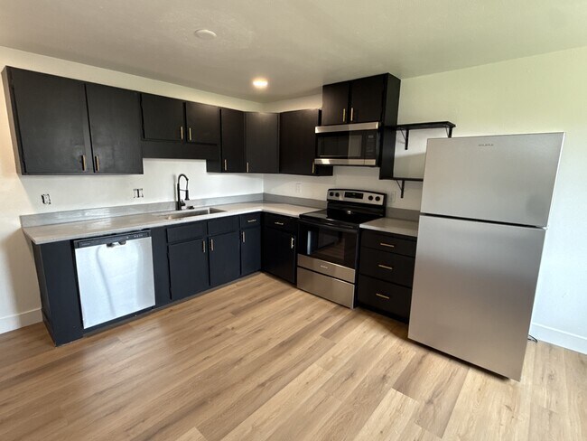 Building Photo - 230 N 11th Ct