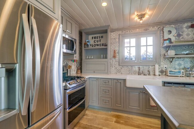 Foto del edificio - Furnished 2Bd/1Ba Apartment 2nd floor