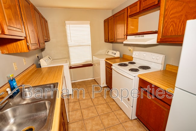 Building Photo - 4133 NE Stallings Dr