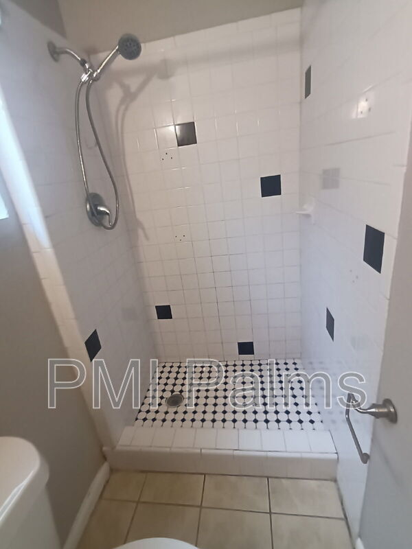 Foto del edificio - 2406 S 69th St