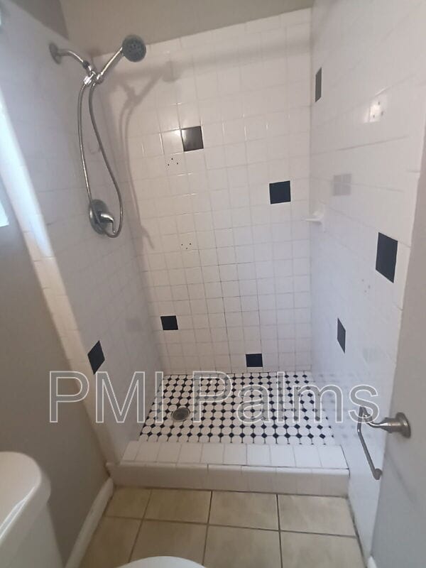 Building Photo - 2406 S 69th St