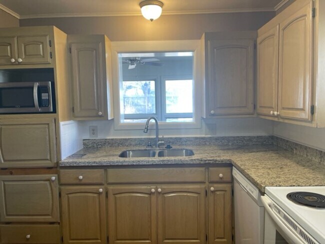 Foto del edificio - Large 1960's Home Near 21st & Sheridan!