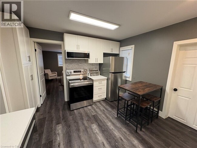 Photo du bâtiment - 212 Rosslyn Ave N