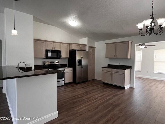 Foto del edificio - 2941 Jupiter Blvd SE