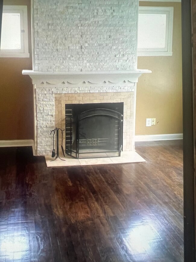 Living room - 444 Forest Hill Dr