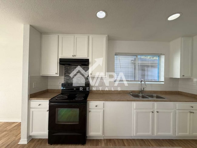 Foto del edificio - 9902 Hawksbill Peak