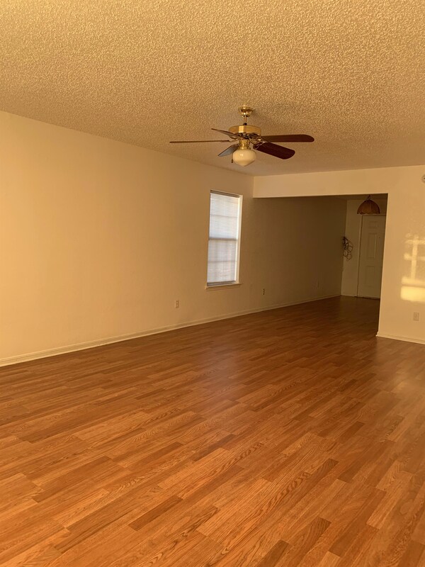 Foto del edificio - 901 Clairidge Ave