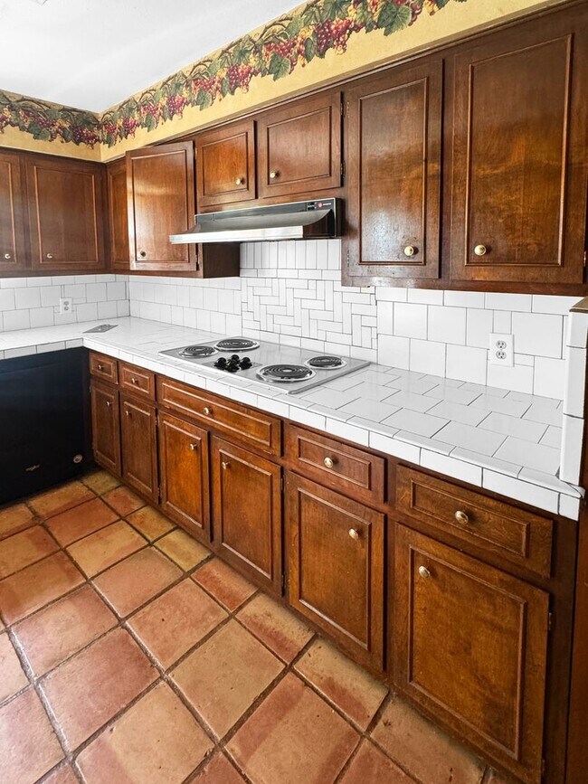 Building Photo - Enchanted Forest home ready for move-in!