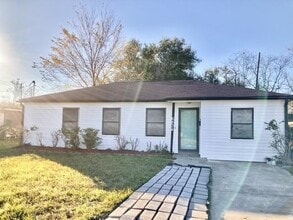 Building Photo - 6834 Driftwood St