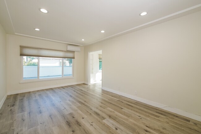 Building Photo - 1318 N Crescent Heights Blvd