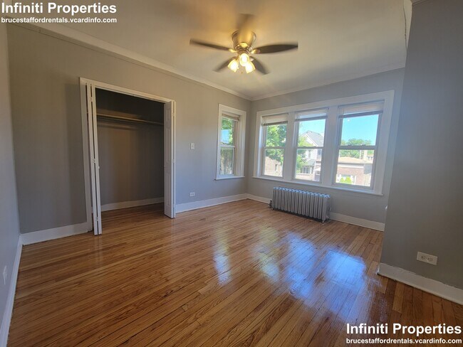 Building Photo - 7156 S Rhodes Ave