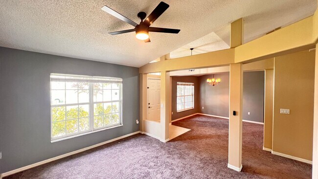 Foto del edificio - Huge!! 3 bedroom 2 bath in Deltona Lakes. ...