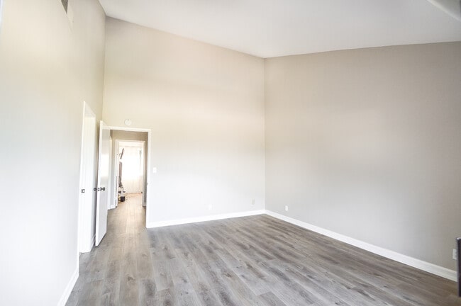 Building Photo - 336 Travelodge Dr