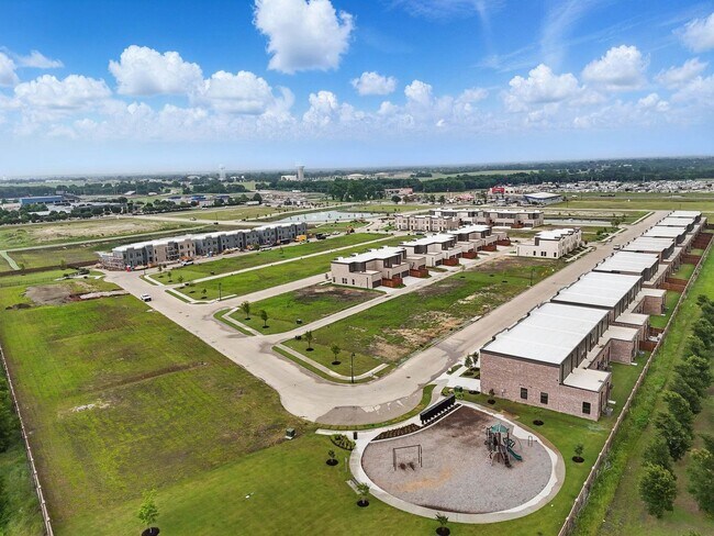 Building Photo - 2072 Layla Dr