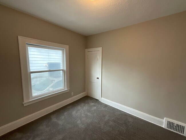 Foto del edificio - 3274 East 123rd Street