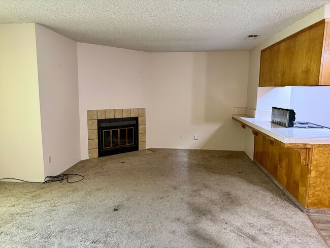 Building Photo - 537 W Escalon Ave