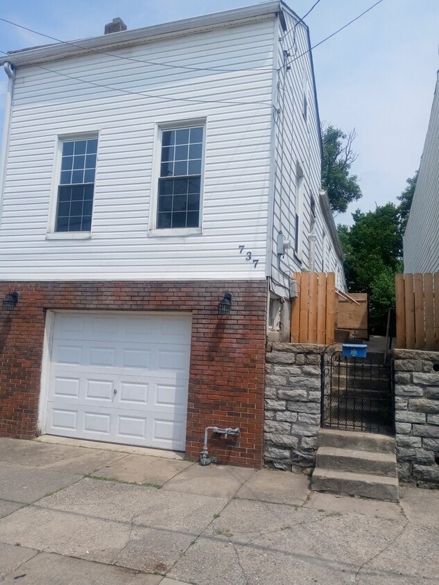 Front outside - 737 Isabella St